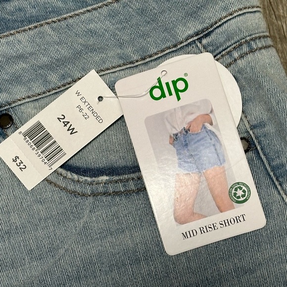 Women’s dip 24W 3XL Plus Faded Blue Denim Jeans Shorts Cut Offs Hem Stretch NWT - Picture 6 of 9